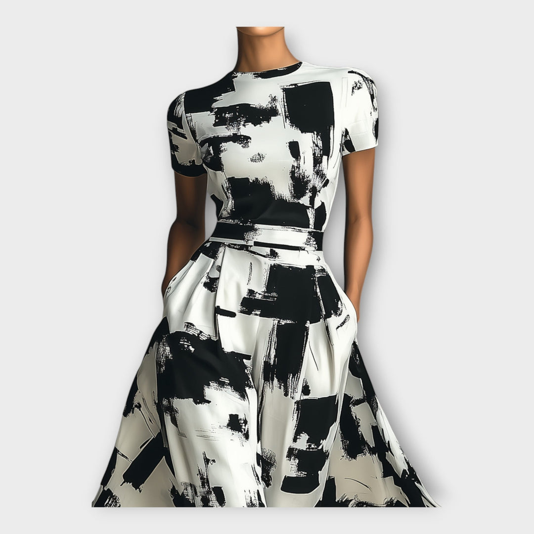 Langes Kleid mit künstlerischer Eleganz