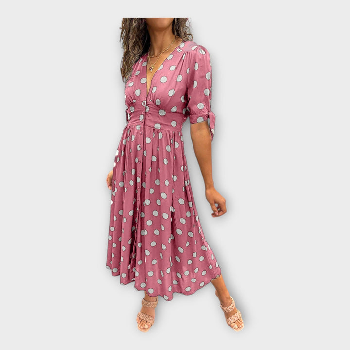 Elegantes Kleid mit modernem Muster und zeitloser Finesse