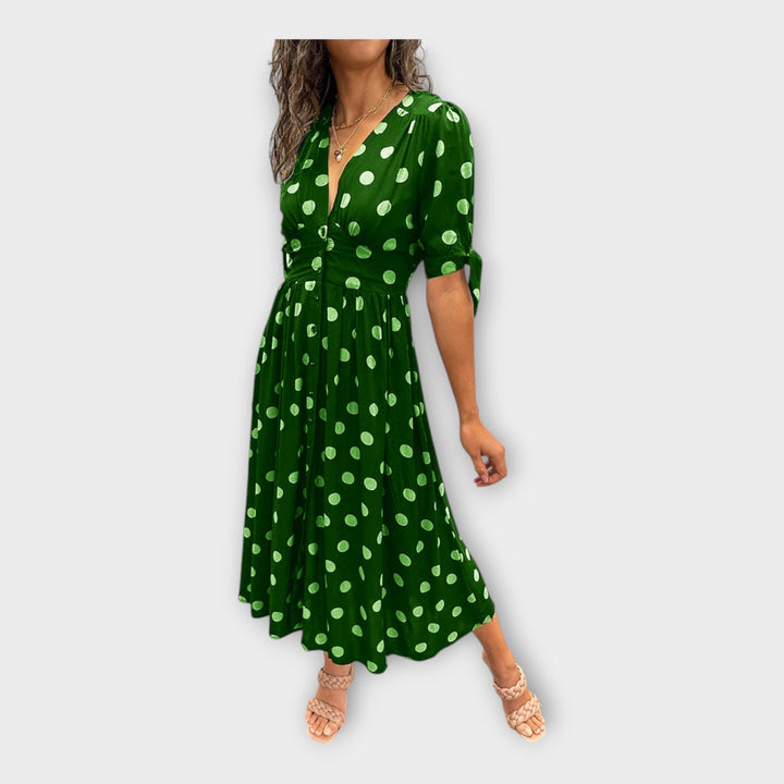 Elegantes Kleid mit modernem Muster und zeitloser Finesse
