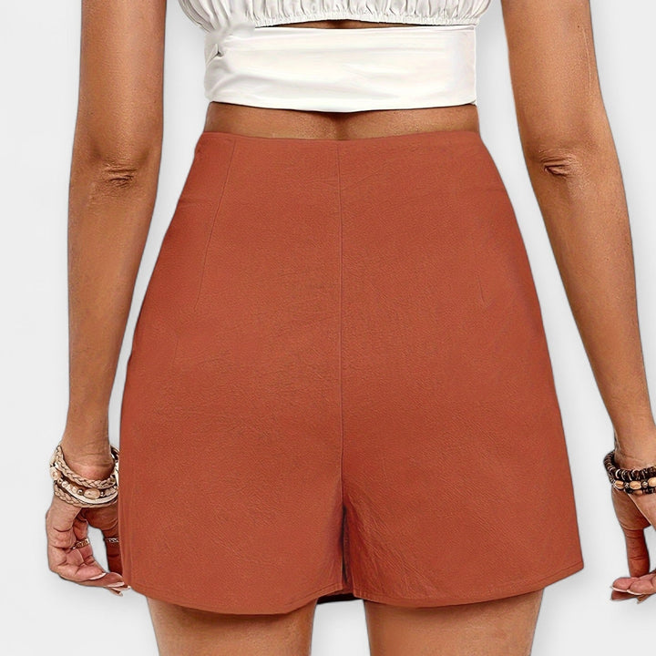 Hoch taillierte Shorts mit Rock