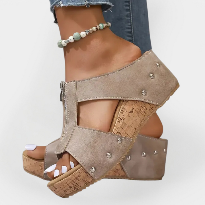 Bequeme Sandalen mit Absatz und Reißverschluss