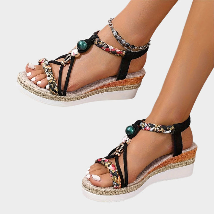Sandalen mit bequemem Fußbett und Plattform