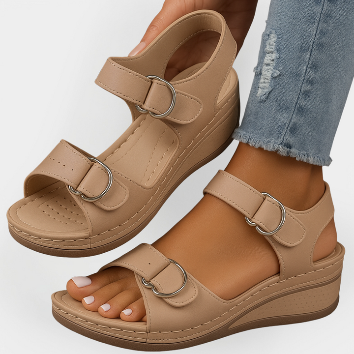 Orthopädische Ledersandalen mit Absatz