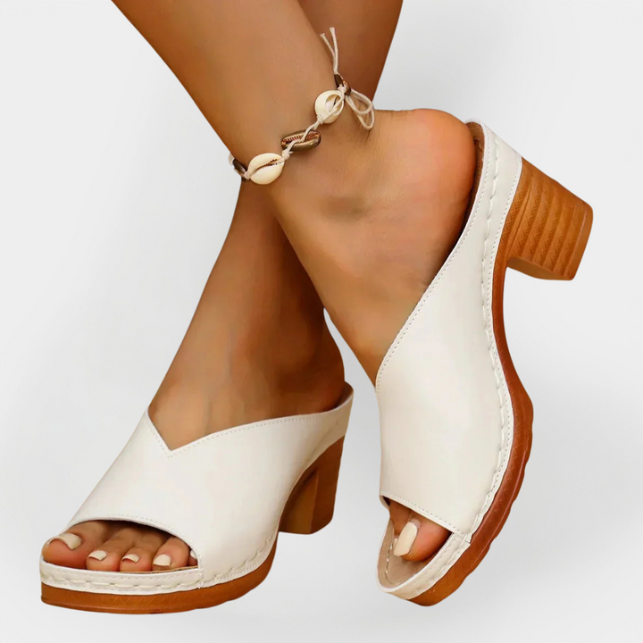 Orthopädische Sandalen mit dicker Ferse