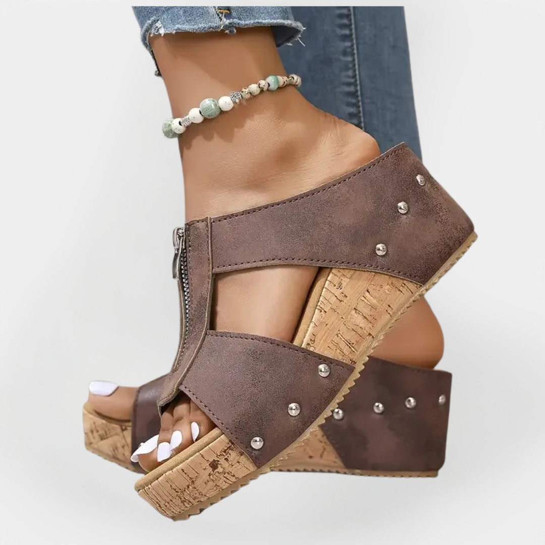 Bequeme Sandalen mit Absatz und Reißverschluss
