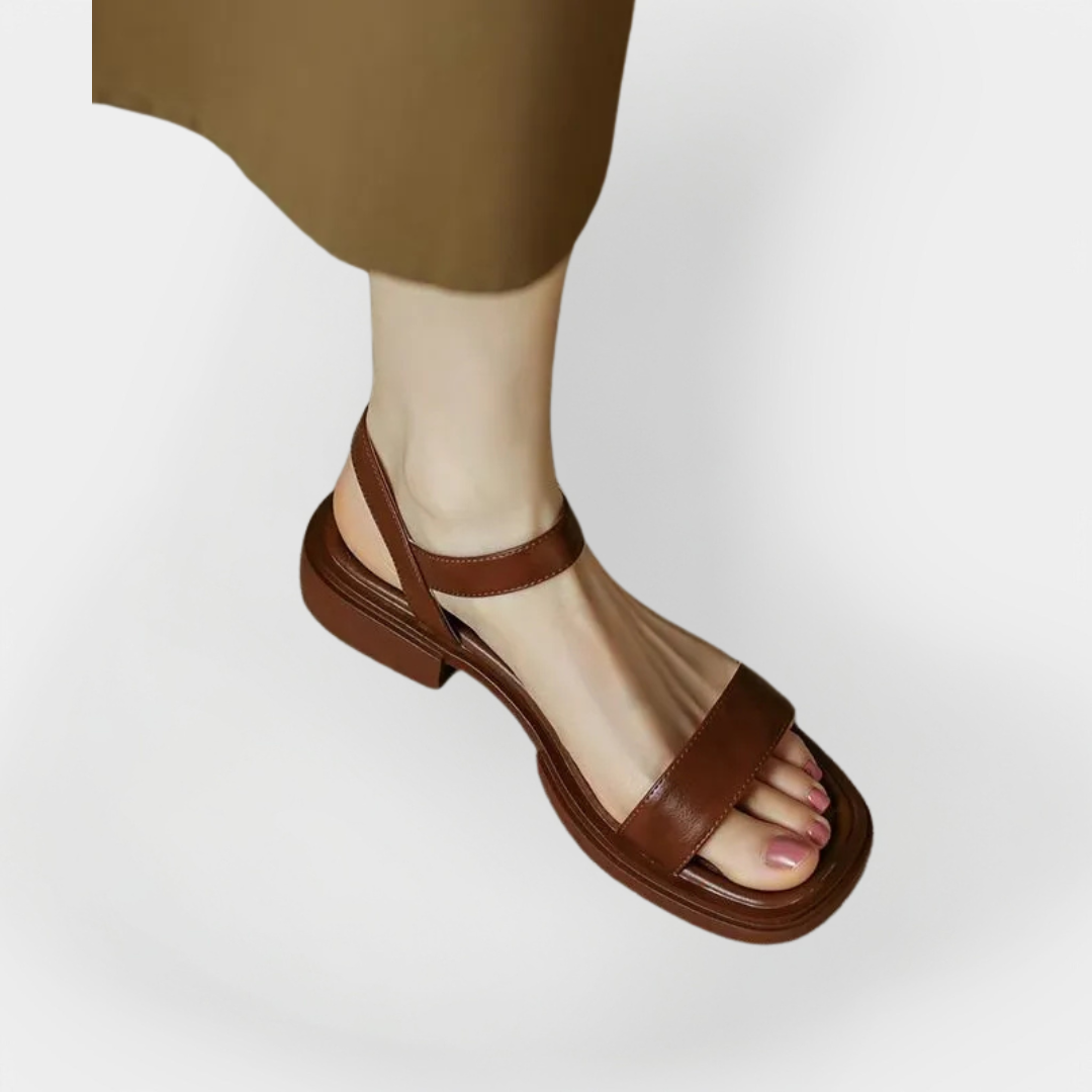 Leder Sandalen mit niedrigem Absatz
