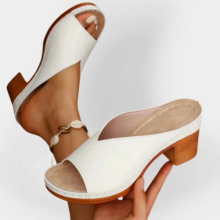 Orthopädische Sandalen mit dicker Ferse