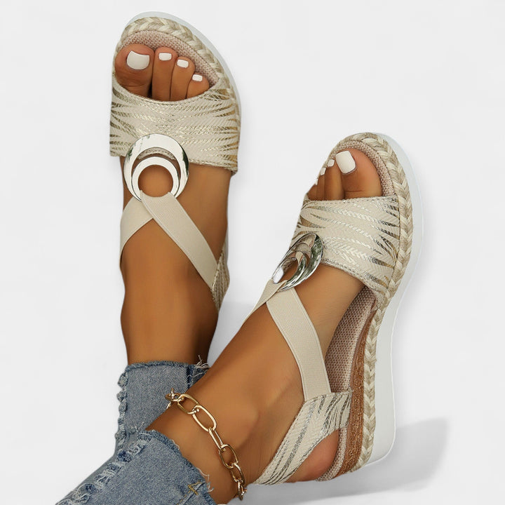 Römische Sandalen mit Flechtwerk