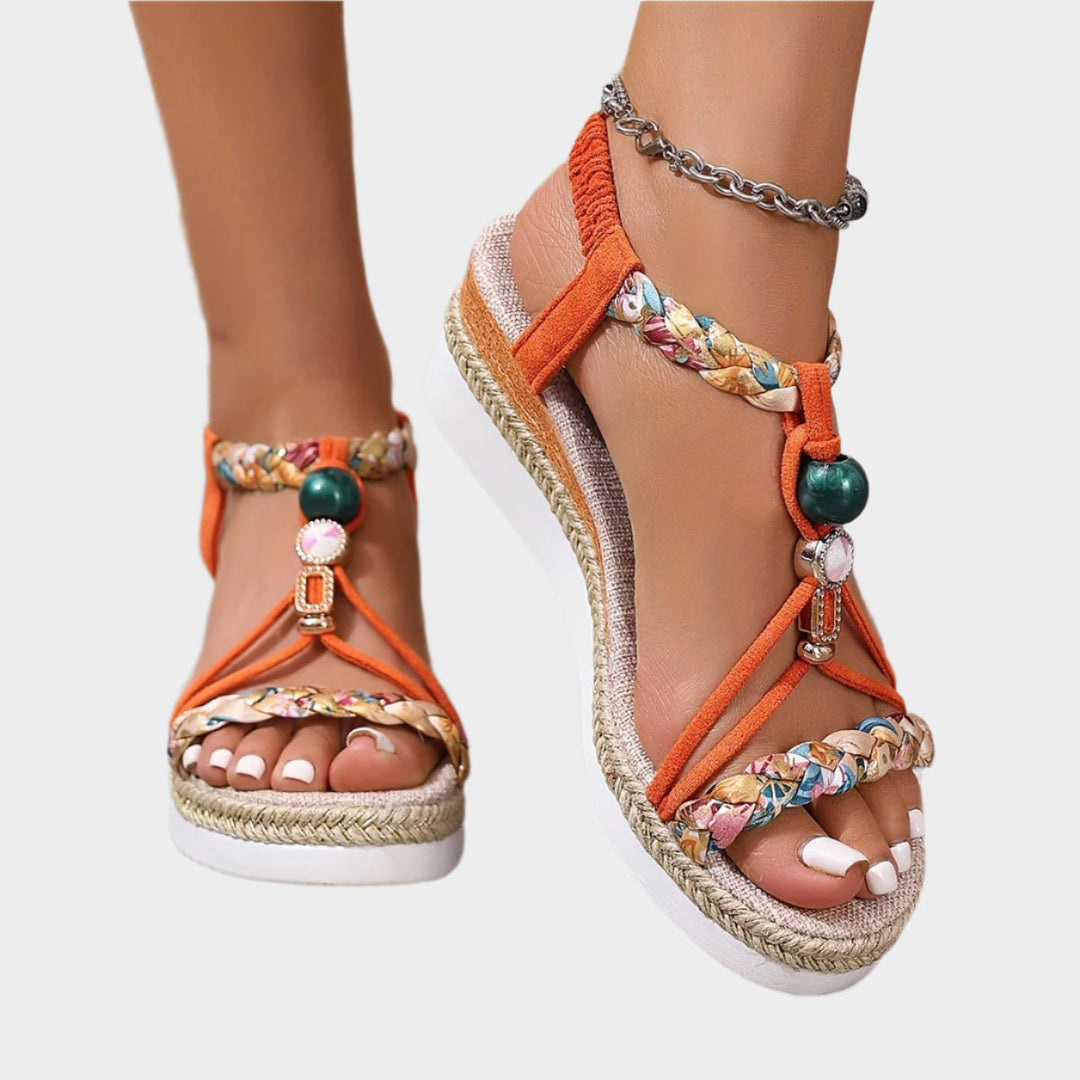 Sandalen mit bequemem Fußbett und Plattform