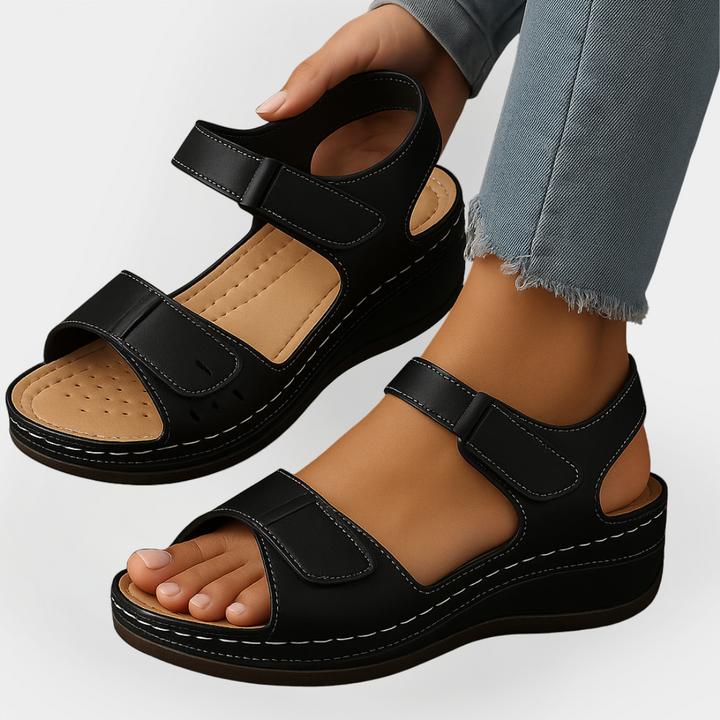 Orthopädische Ledersandalen mit Absatz