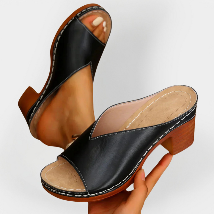 Orthopädische Sandalen mit dicker Ferse