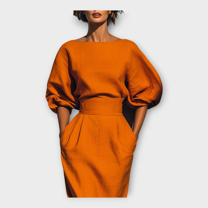Elegantes Kleid mit raffiniertem Design und minimaler Ästhetik