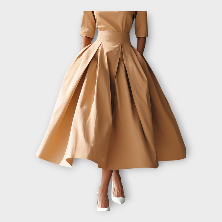 Midi-Kleid mit raffiniertem, minimalistischem Ästhetik