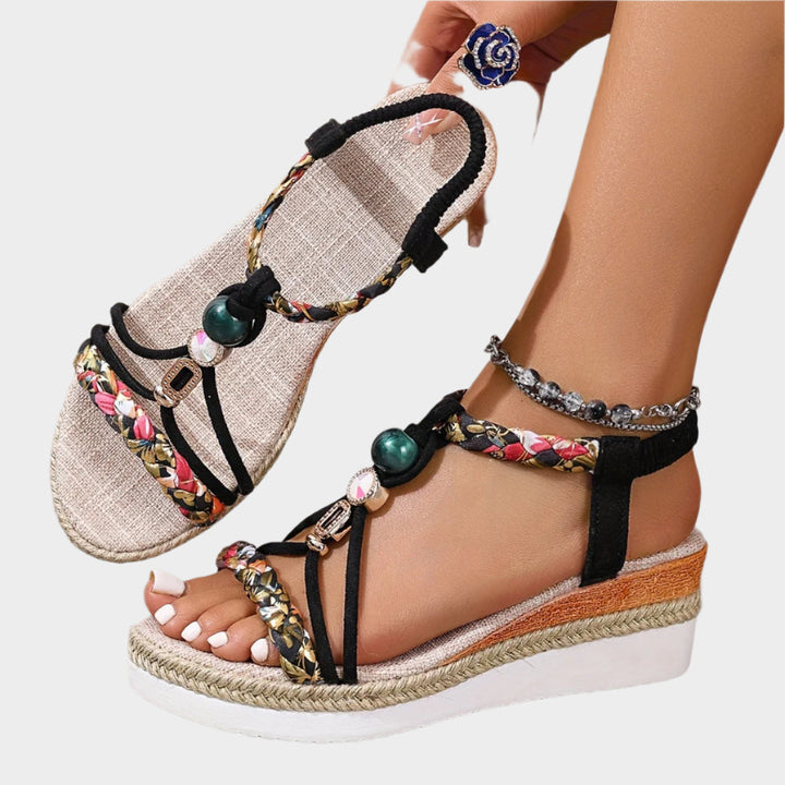 Sandalen mit bequemem Fußbett und Plattform