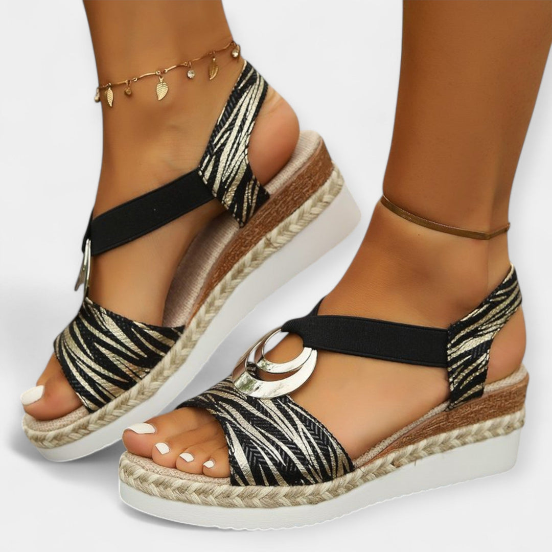 Römische Sandalen mit Flechtwerk