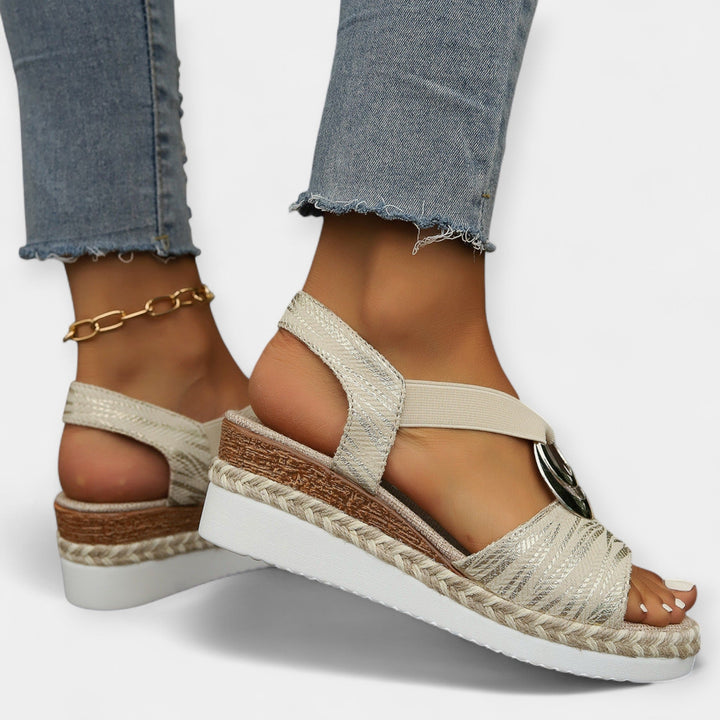 Römische Sandalen mit Flechtwerk