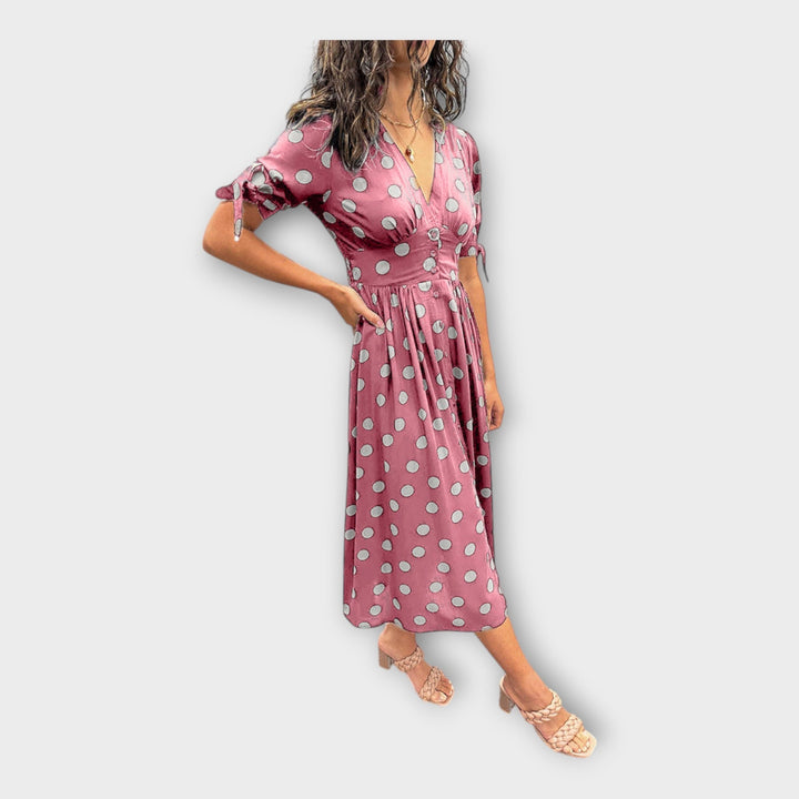 Elegantes Kleid mit modernem Muster und zeitloser Finesse