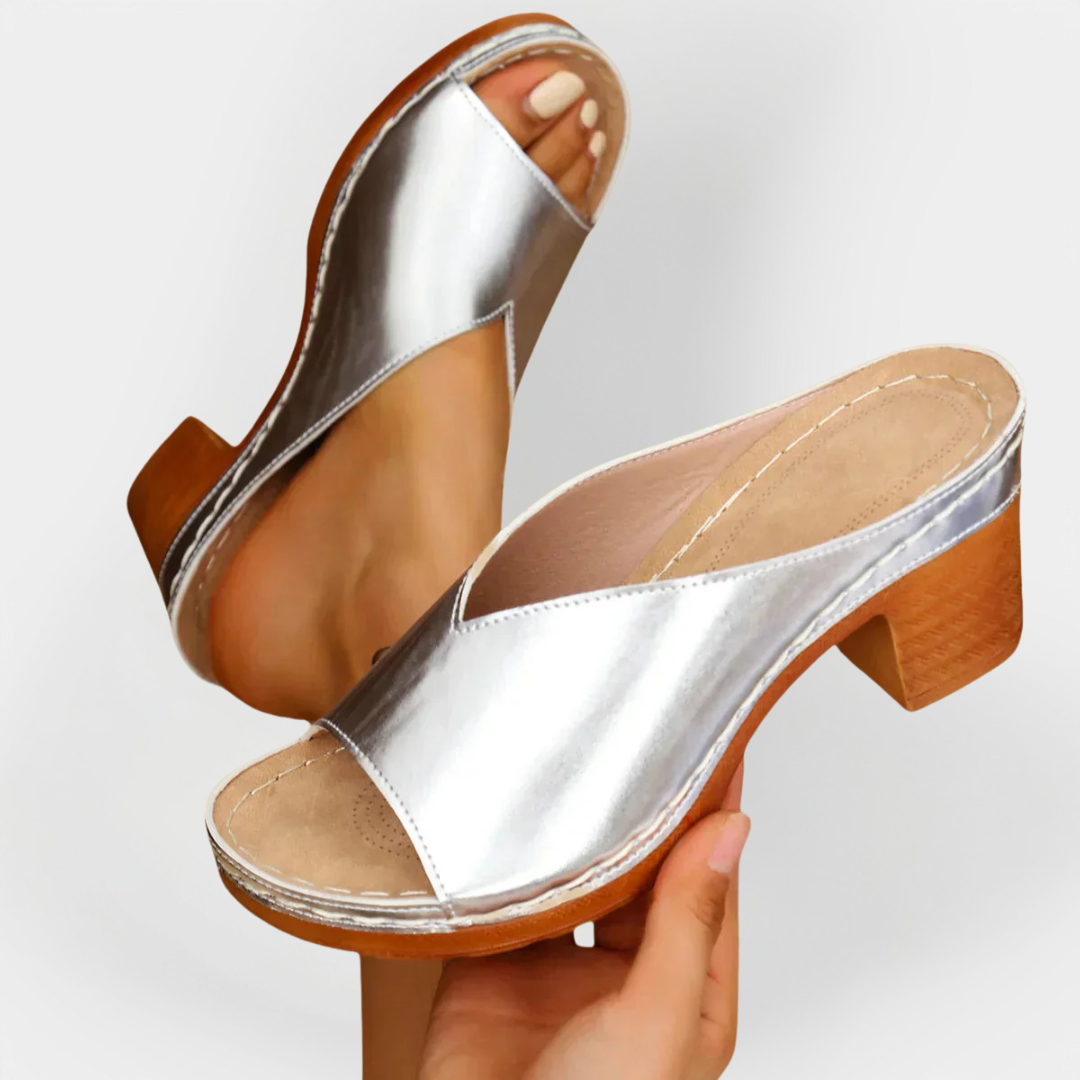 Orthopädische Sandalen mit dicker Ferse