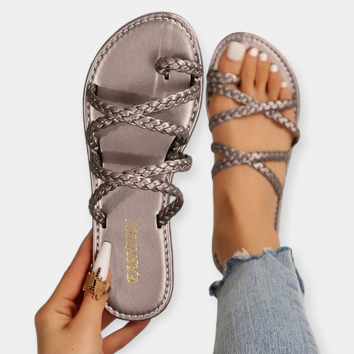 Bequeme offene Slipper für warme Tage