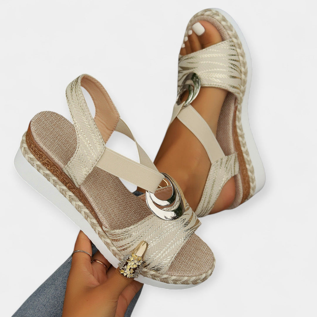 Römische Sandalen mit Flechtwerk