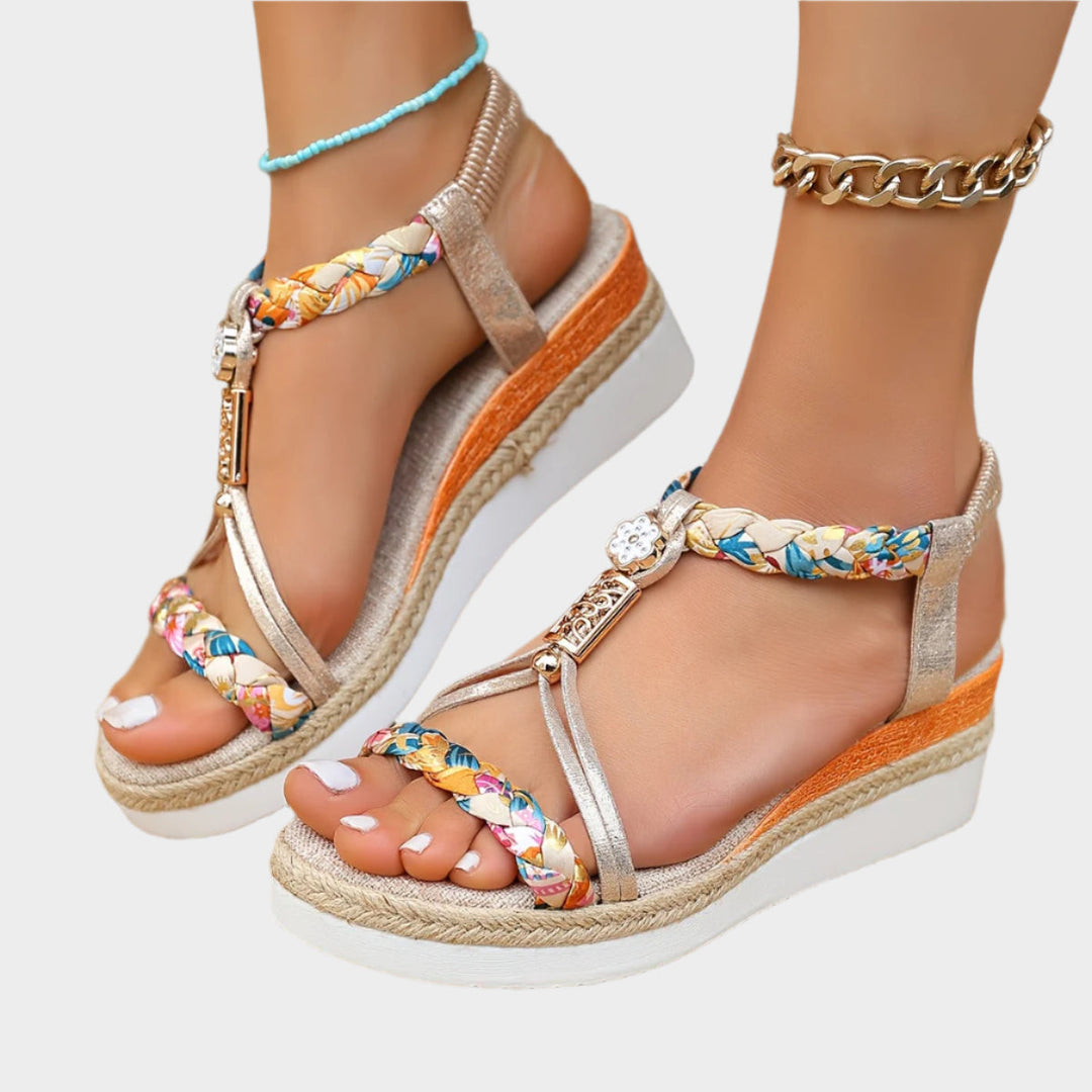 Sandalen mit bequemem Fußbett und Plattform