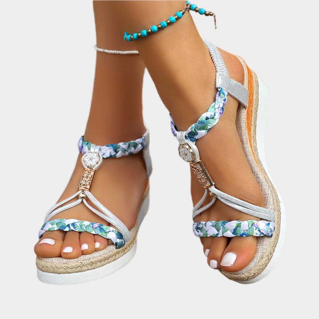 Sandalen mit bequemem Fußbett und Plattform