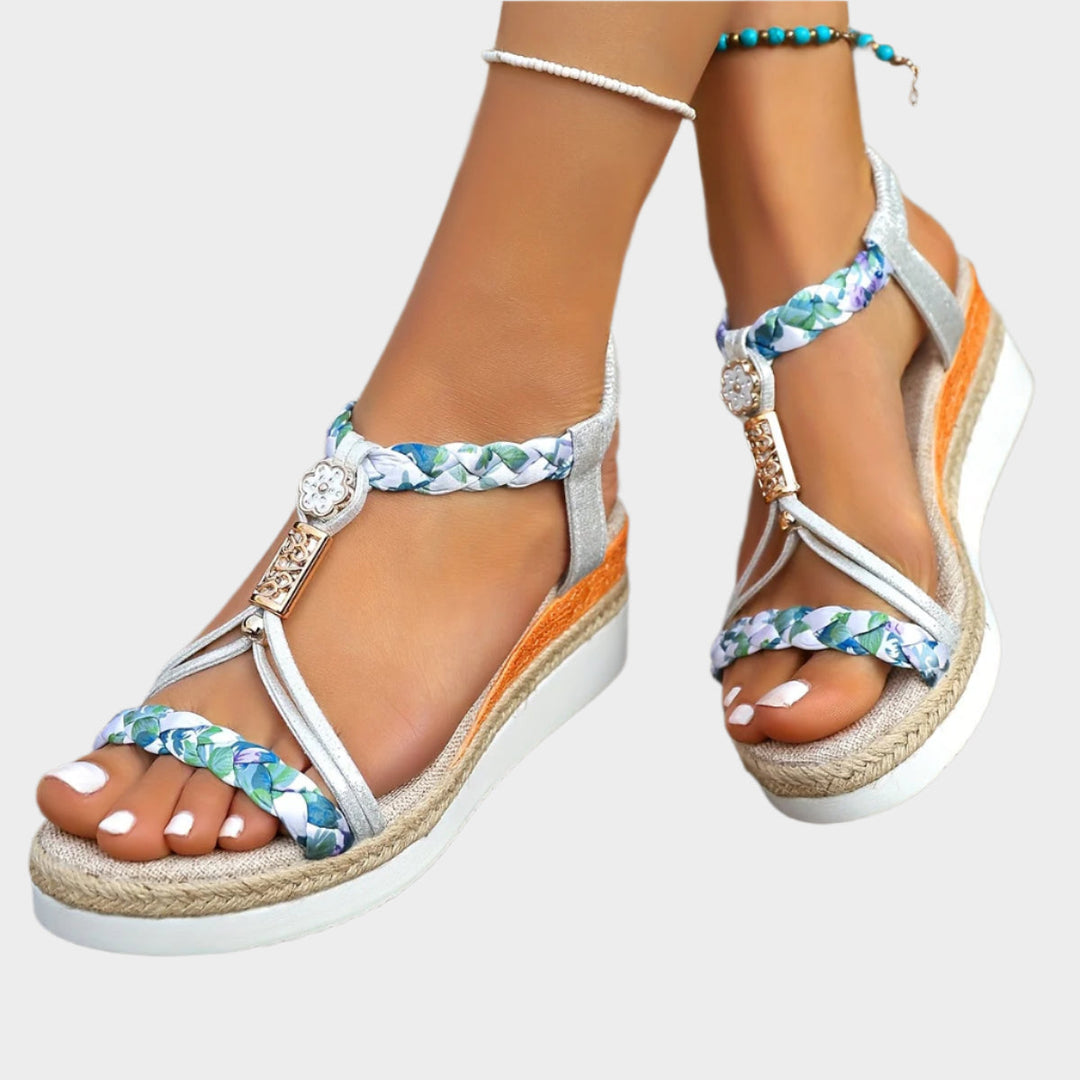 Sandalen mit bequemem Fußbett und Plattform