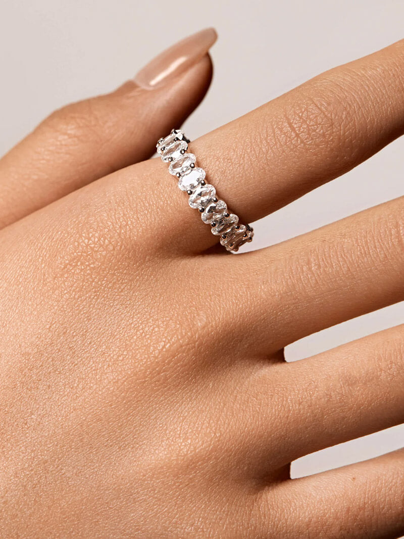 Ovaler Schnitt Ring