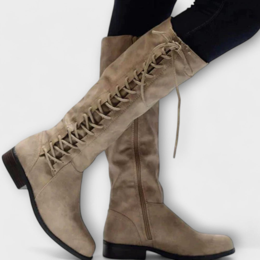 Karla Stiefel mit Schnürsenkeln - Kompatible Winter-Rutschfeste