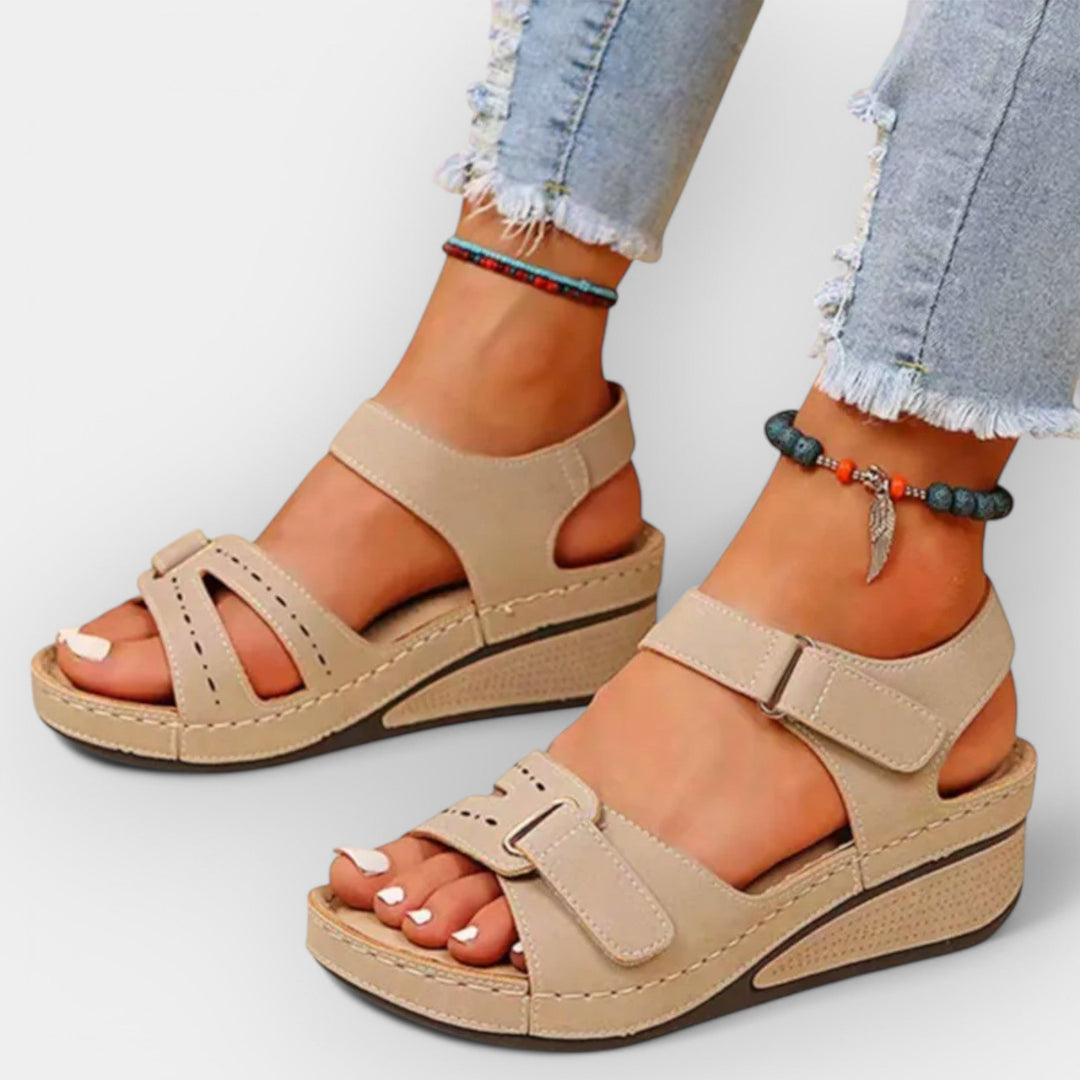 Stylische Sandalen mit elegantem Muster