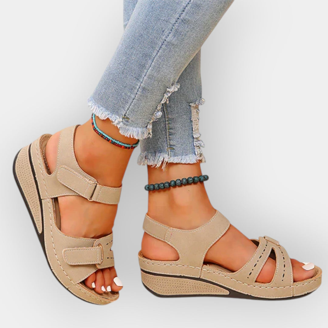 Stylische Sandalen mit elegantem Muster