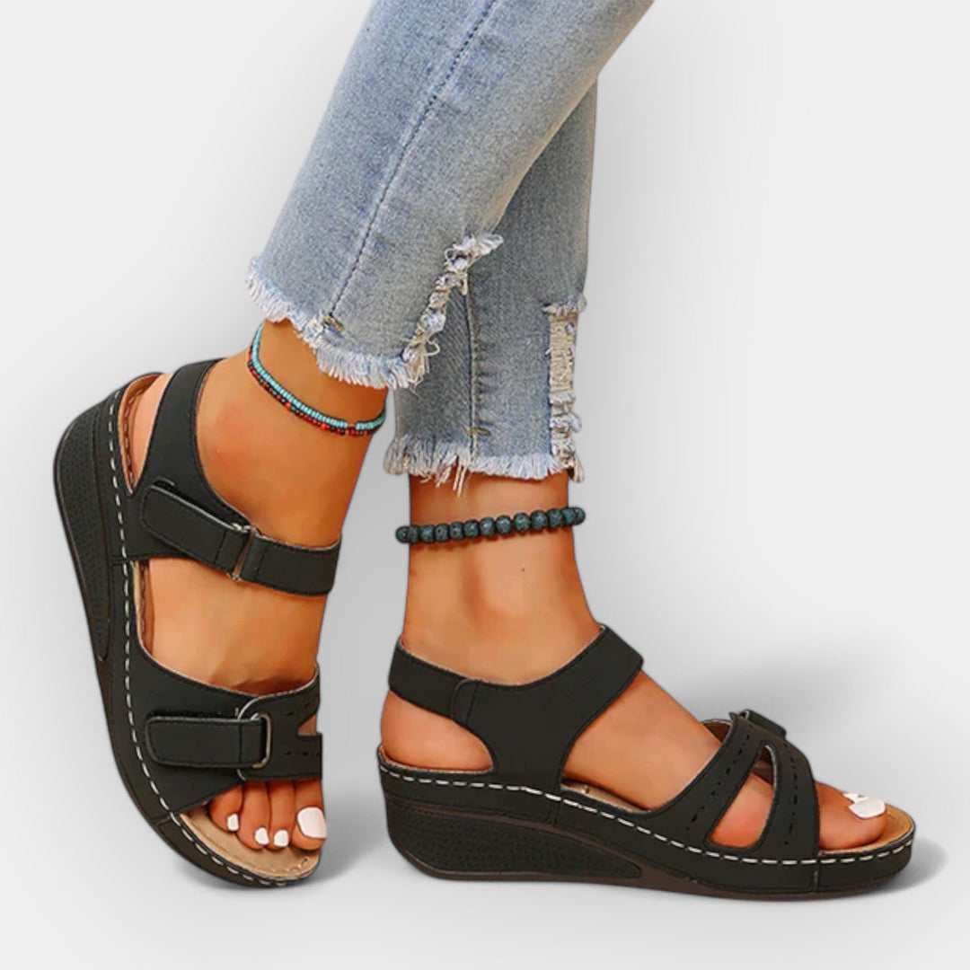 Stylische Sandalen mit elegantem Muster