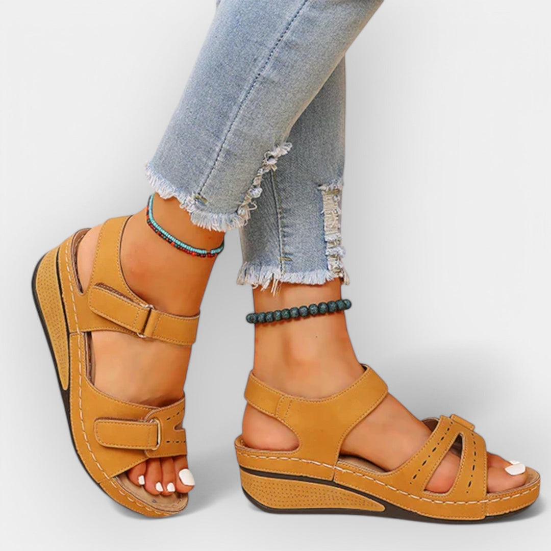 Stylische Sandalen mit elegantem Muster