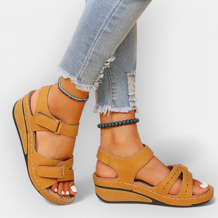 Stylische Sandalen mit elegantem Muster