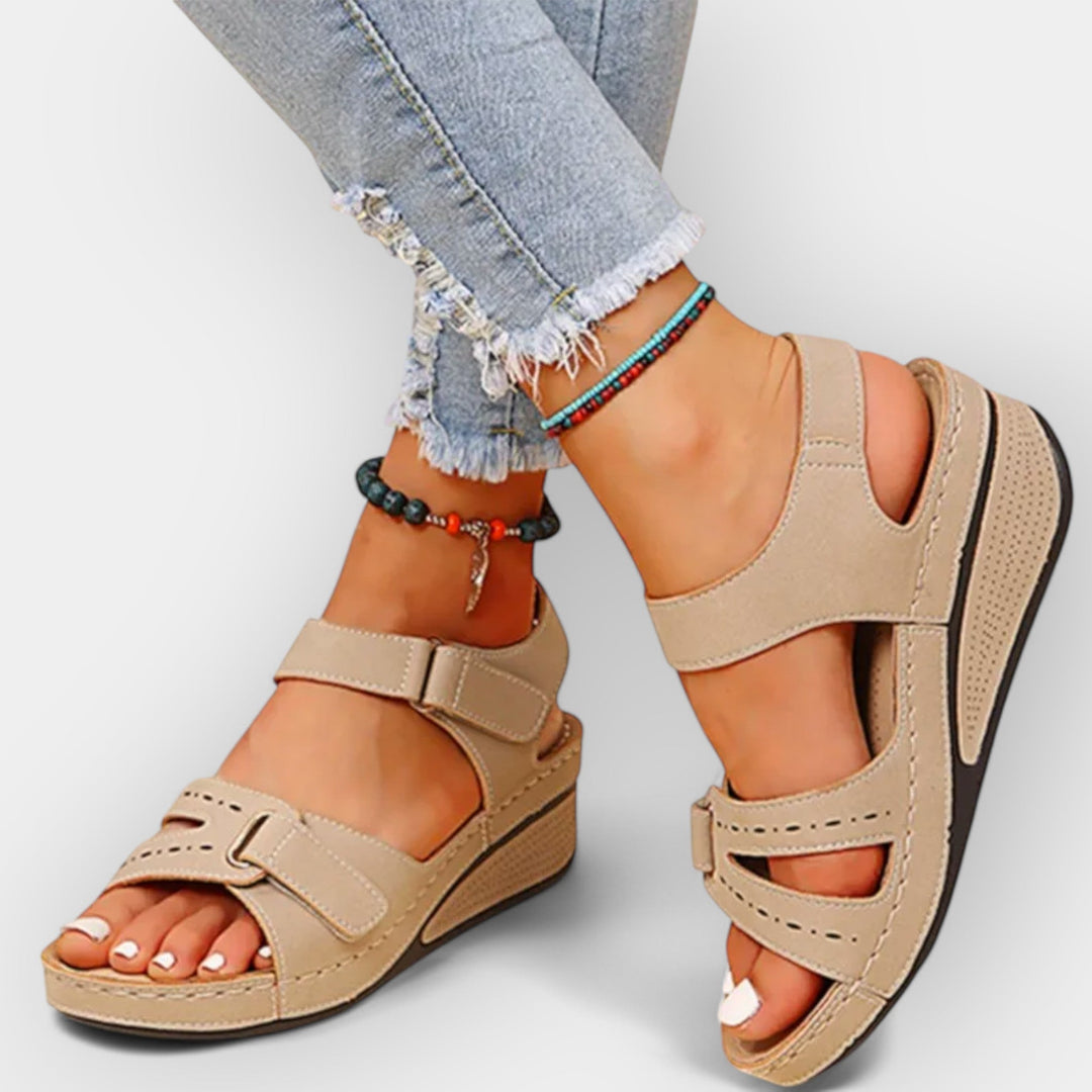 Stylische Sandalen mit elegantem Muster