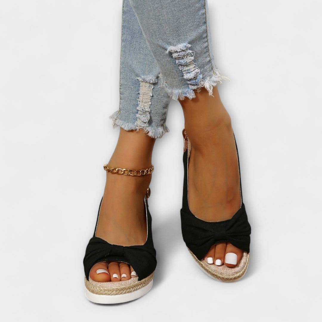 Sommer Sandalen mit dekorativem Schleifen