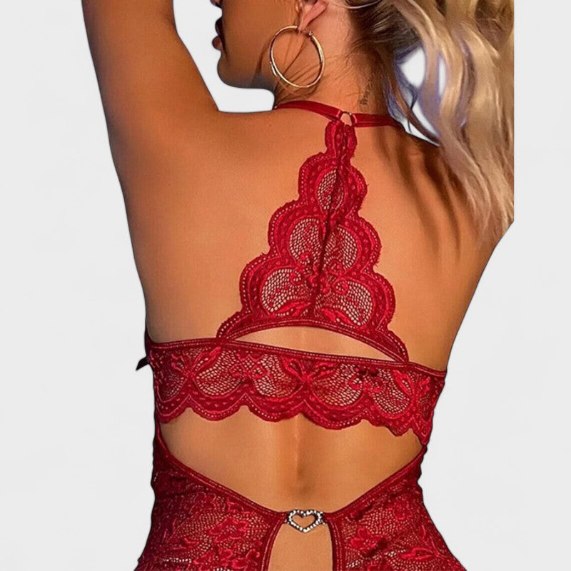 Justýna | verführerisches Spitzen-Nachtkleid mit offenem Design