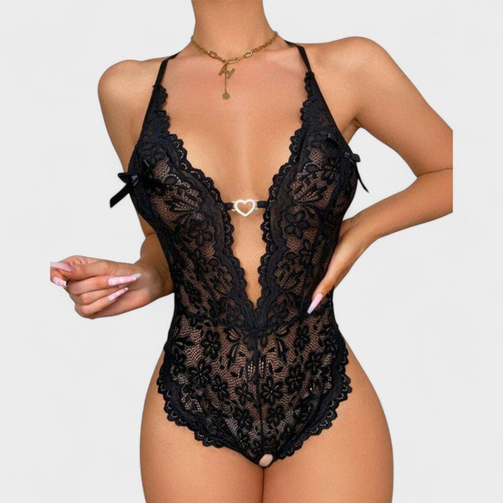 Justýna | verführerisches Spitzen-Nachtkleid mit offenem Design