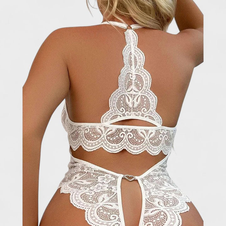 Justýna | verführerisches Spitzen-Nachtkleid mit offenem Design