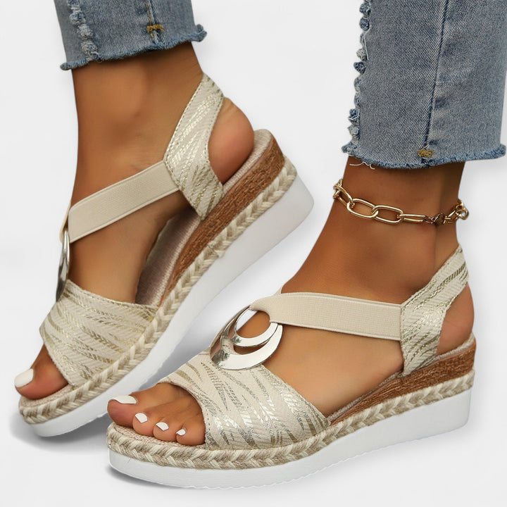 Römische Sandalen mit Flechtwerk