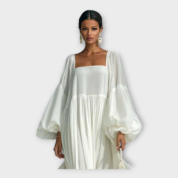 Luftiges Kleid mit raffinierter minimalistischer Ästhetik