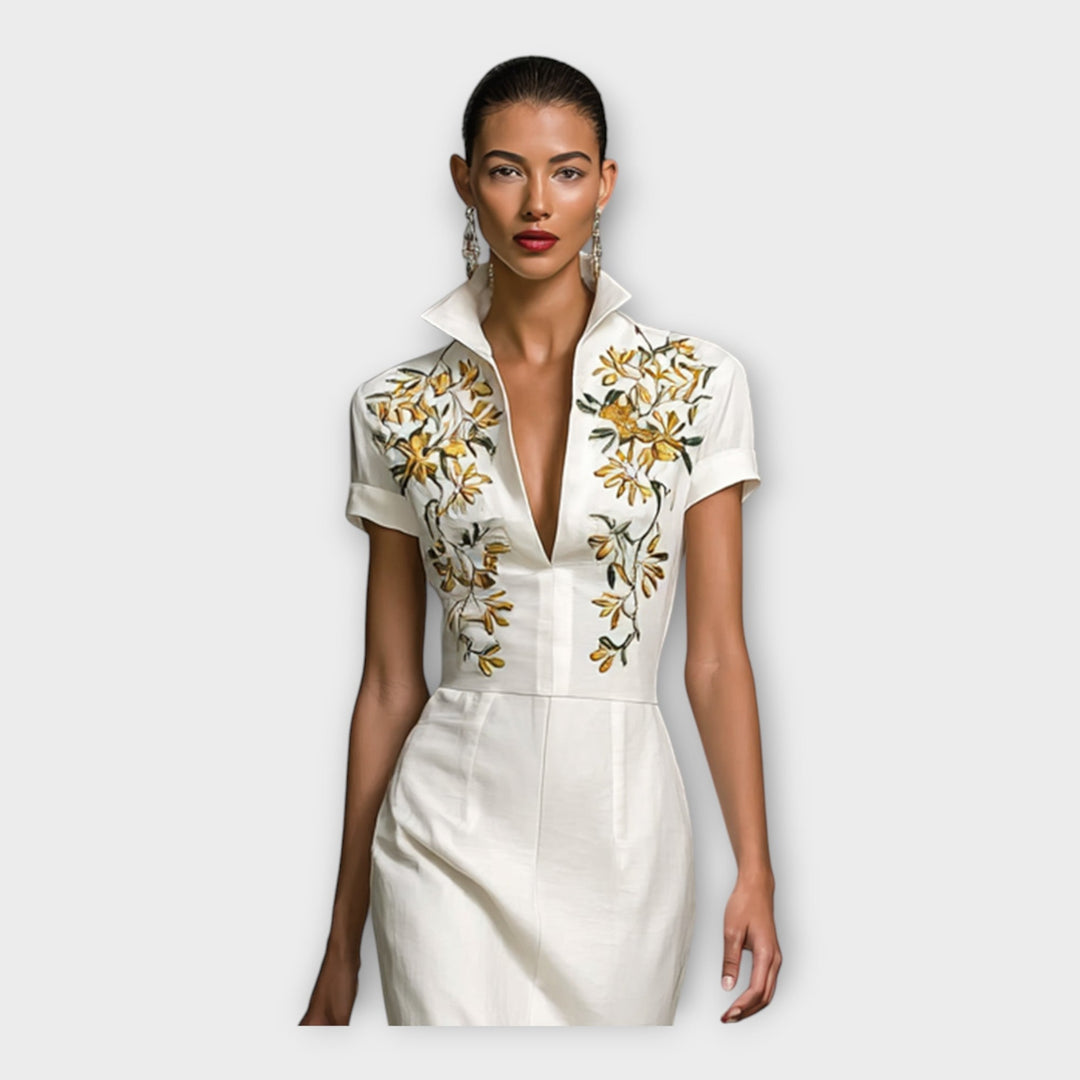 Kleid mit raffinierten Stickdetails