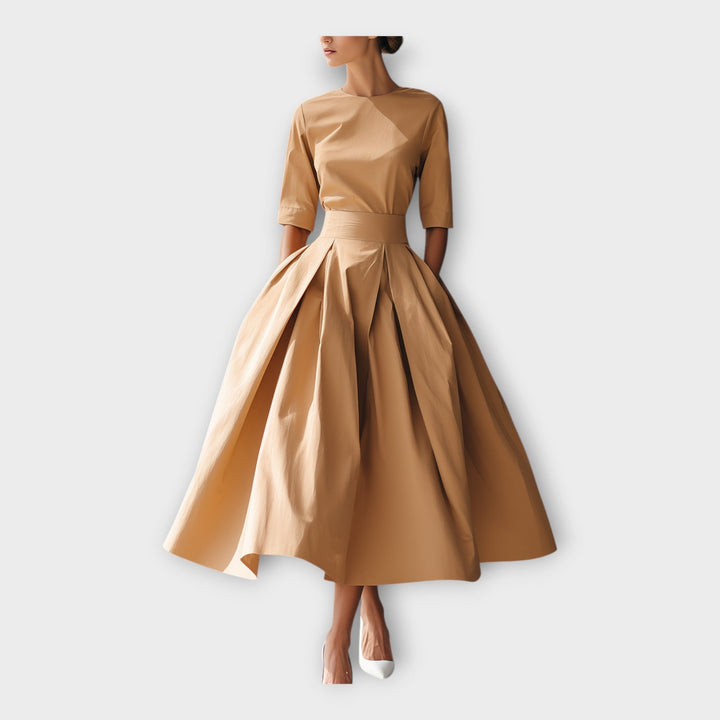 Midi-Kleid mit raffiniertem, minimalistischem Ästhetik