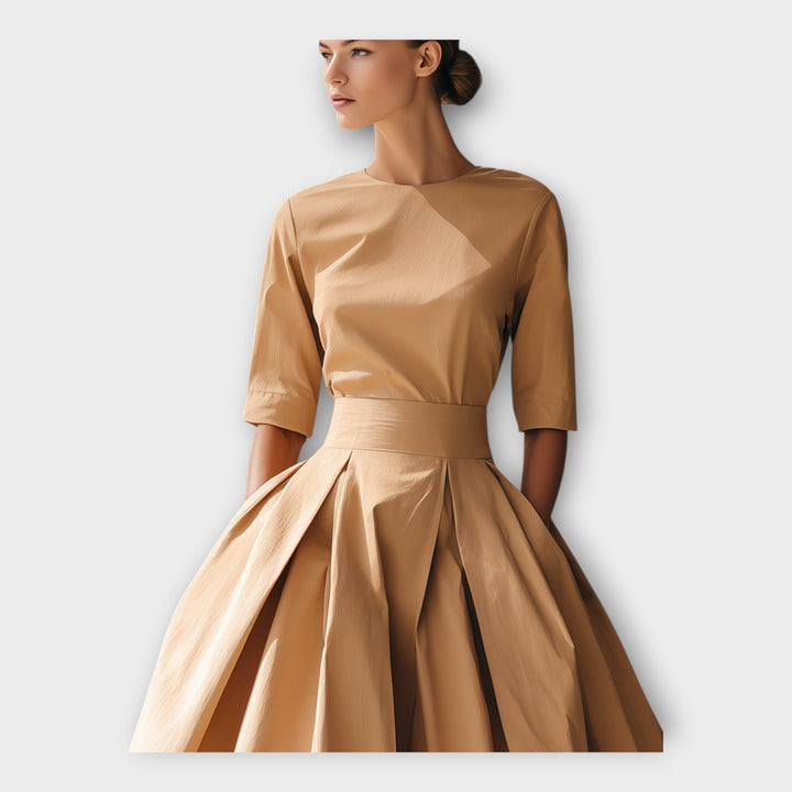 Midi-Kleid mit raffiniertem, minimalistischem Ästhetik
