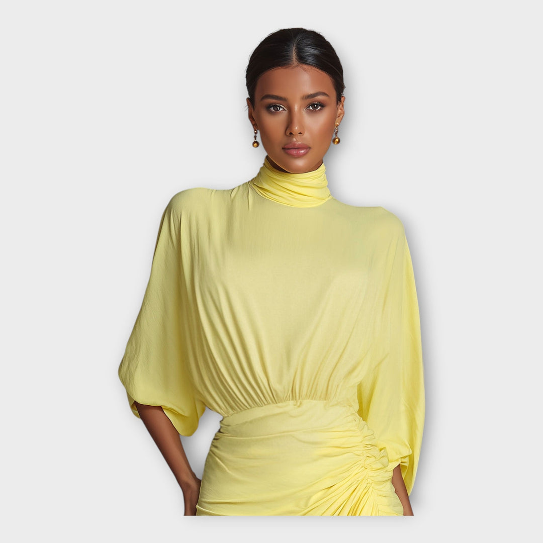 Langes Kleid mit eleganten Falten und raffiniertem Design