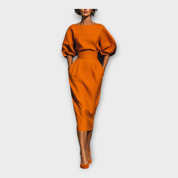 Elegantes Kleid mit raffiniertem Design und minimaler Ästhetik
