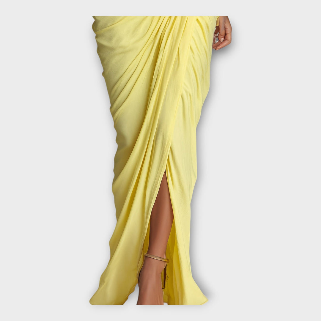 Langes Kleid mit eleganten Falten und raffiniertem Design