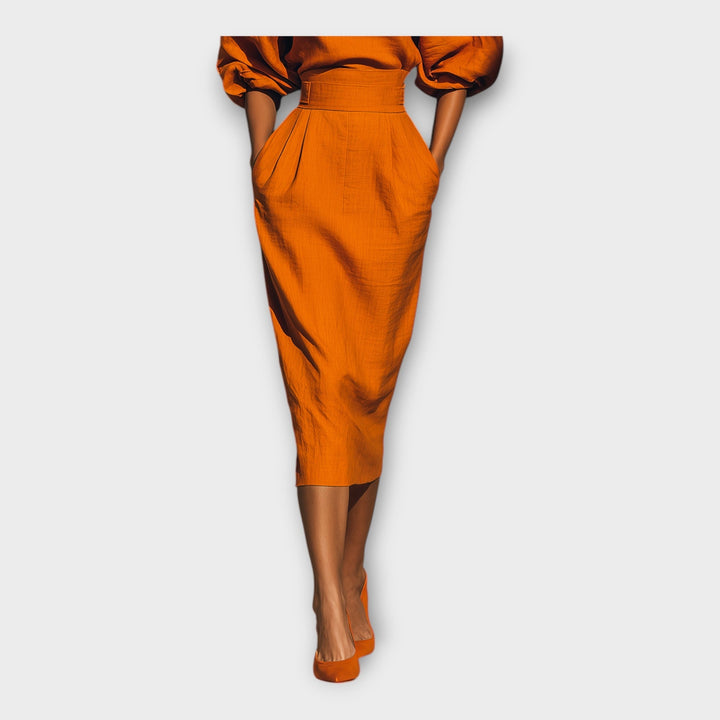Elegantes Kleid mit raffiniertem Design und minimaler Ästhetik