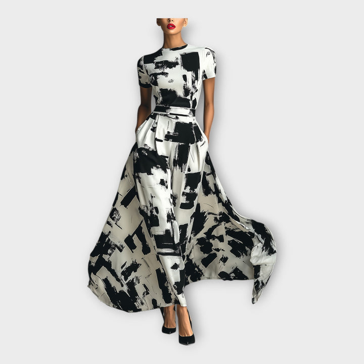 Langes Kleid mit künstlerischer Eleganz