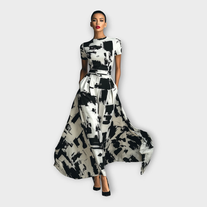 Langes Kleid mit künstlerischer Eleganz